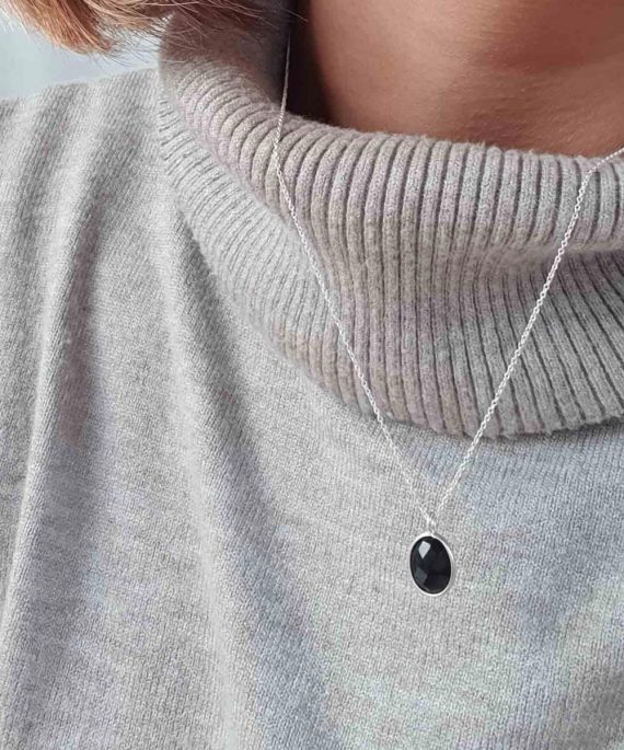 COLLAR-OVAL-ONIX-NEGRO-PLATA—DROP-COLLECTION